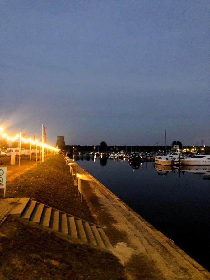 Bed And Breakfast De Biesbosch - In 'T Riet Drimmelen Esterno foto